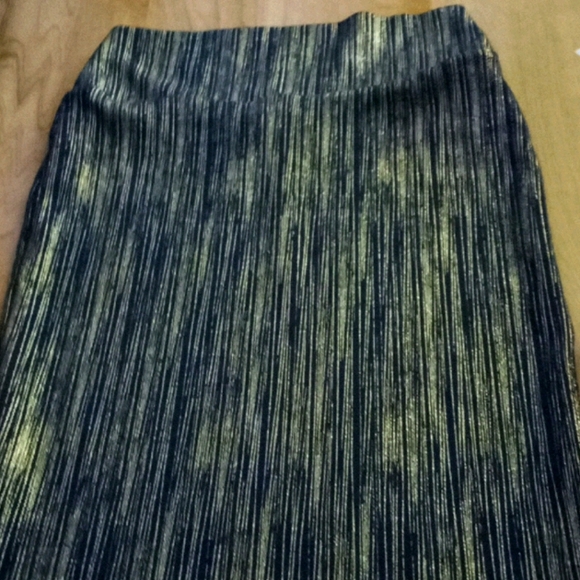 This is a beautiful gold green skirt
